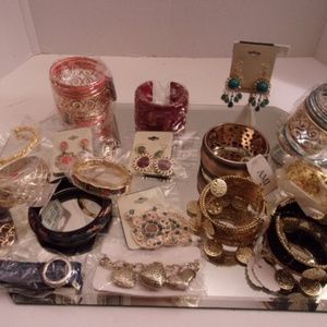 NWT HUGE DESIGNER ASSORTMENT OF BRACELETS & EARRIN